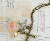 Gold anchor necklace