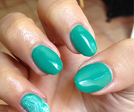 Green gel nails
