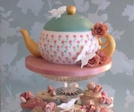 Teapot Cake & Teacup Cupcakes