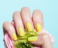 Yellow lemon nails