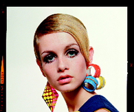 The Twiggy vintage look with statement earrings 