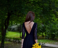 Black lace and an hint of yellow