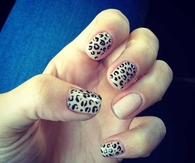 Leopard manicure