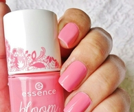 Bloom pink nails