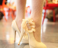 Elegant Pale Yellow Pumps