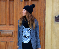 Leggings under Mini Skirt, T-shirt, Blazer, Boots, Cap