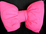 Bow shapes decorative pillow in pink