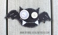 Felt bat Halloween Brooch