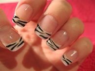 Zebra manicure