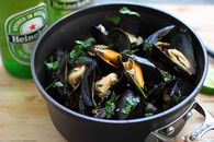 Beer steamed mussels