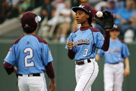 Superstar MoNe Davis help  her team in the Little league world series