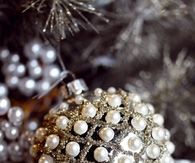 Pearl glitter ornament