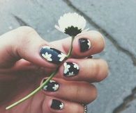 Daisy Nails