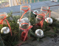 How to decorate mason jars with ribbons