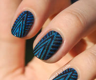 Blue glitter patterned nails