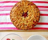 How to make a strawberry heart pie