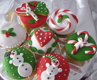 Christmas Cupcakes with Fondant Icing