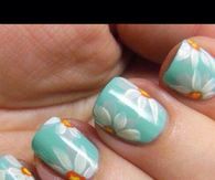 Cute daisy nails