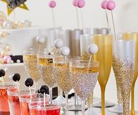 DIY New Years Eve Glitter Glasses