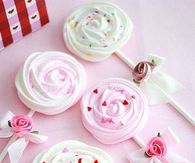 Meringue Lollipops for Valentine's Day