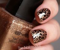 Golden leopard print nails