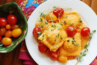 Recipe for ravioli with spinach and ricotta cheese filling in tomato sauce