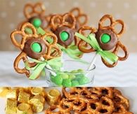Shamrock Pretzel Pops
