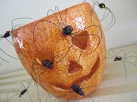 Wire spiders