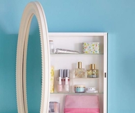 Medicine cabinet minimalizing 