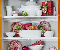 Red, white and green dish display