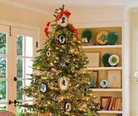 Black and white silhouette christmas tree