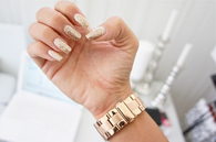 Gold glitter nails