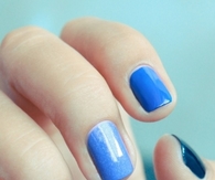 Different shades of blue nails