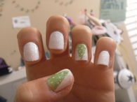 Christmas tree glitter nails