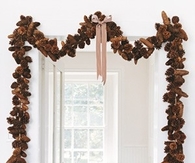 Garland with natural touch
