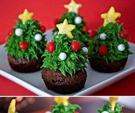 Strawberry christmas tree brownie bites