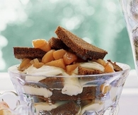 Gingerbread trifle with cognac custard and pears