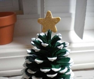 Pinecone christmas tree