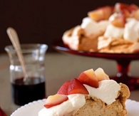 Pear pavlova