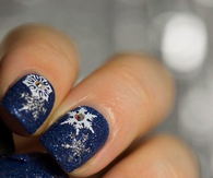 Snowflake nails