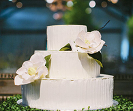 Magnolia wedding cake