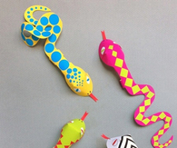Finger puppet snakes
