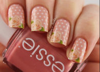 Vintage floral nails
