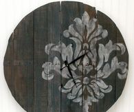 Stenciled pallet clock
