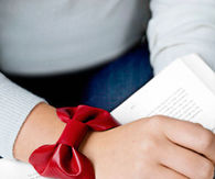 Snappy bow bracelet