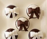 Bow cupcakes