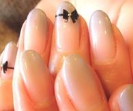 Bow manicured nails