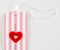 Button heart tag