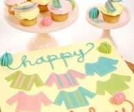 Knitted marzipan sweater cake