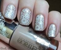 Cute floral printed nails